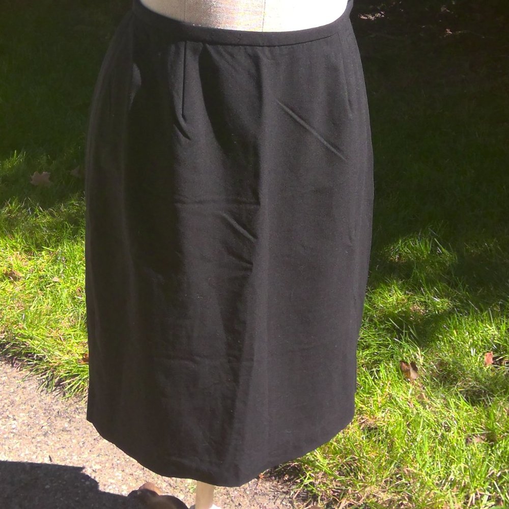 Anne Taylor Size 6 Light-weight 96% Wool Black PEncil Skirt with Back Kickpleat